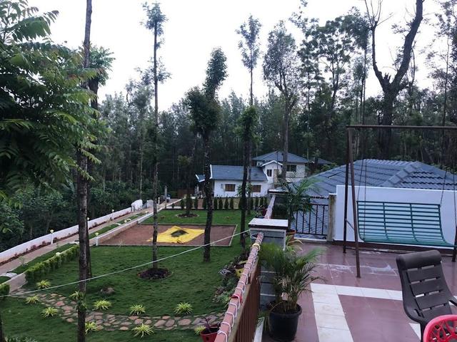 Located in Attigundi, Coffee Paradise Homestay features a garden and a terrace.